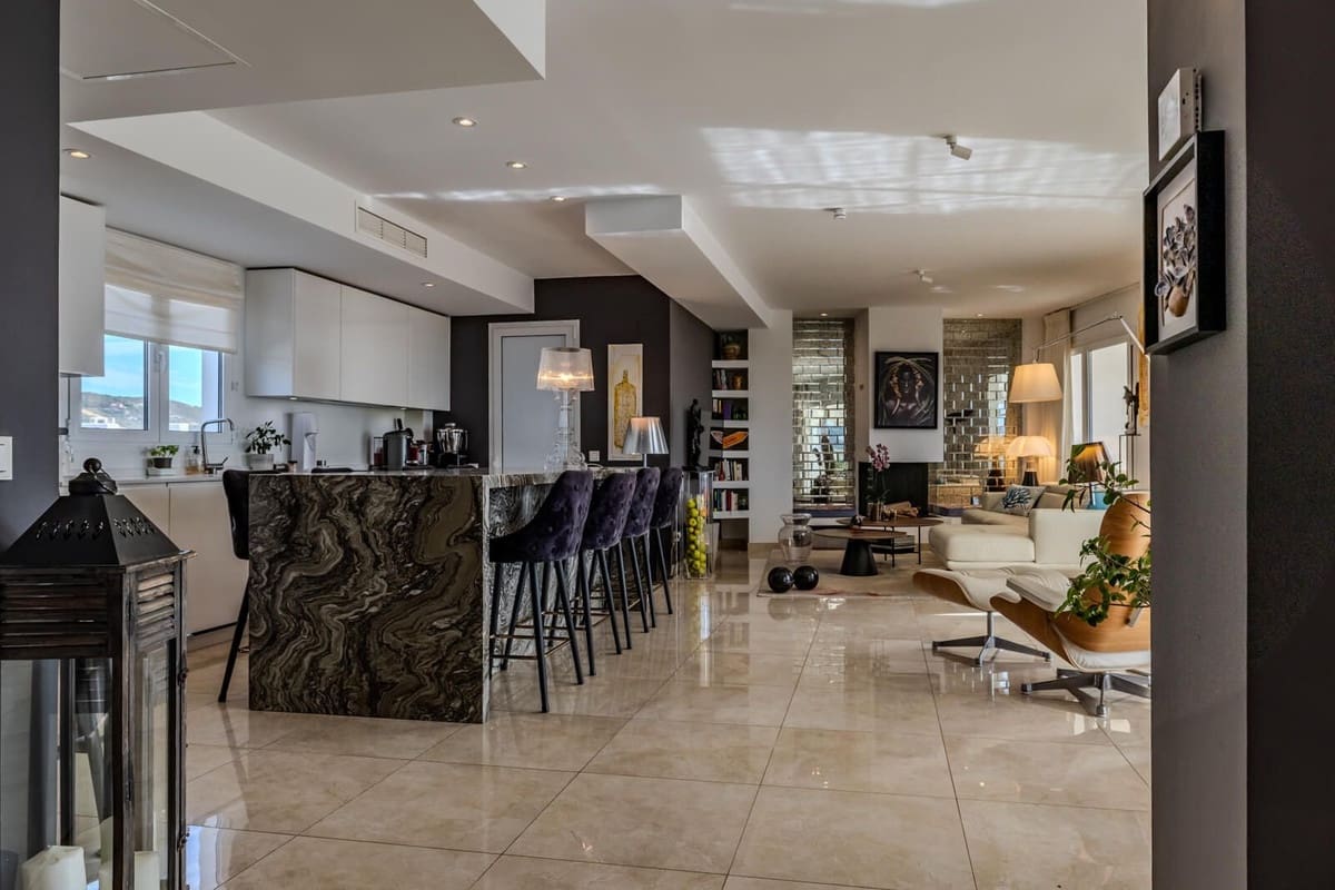 Apartamento de 2 habitaciones en Los Monteros en venta con piscina garaje - 980.000 € (Ref: 9343999)