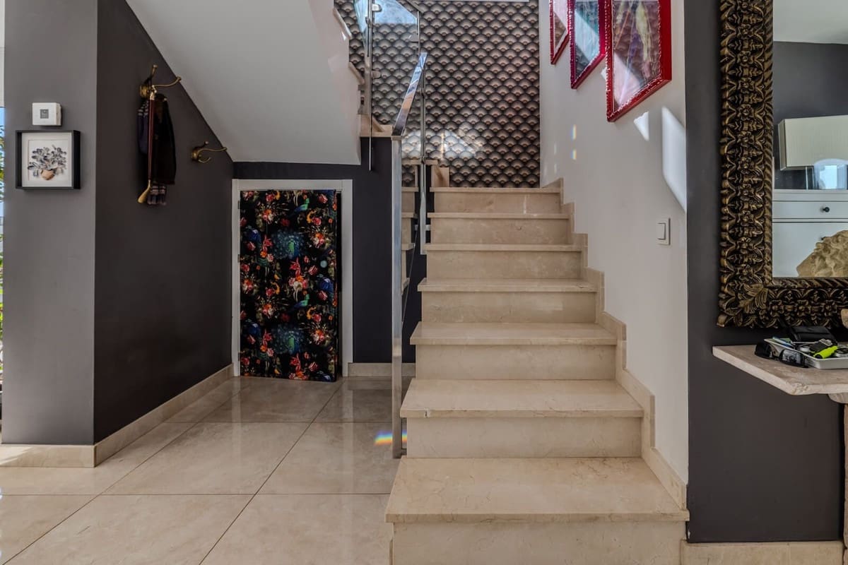 Apartamento de 2 habitaciones en Los Monteros en venta con piscina garaje - 980.000 € (Ref: 9343999)