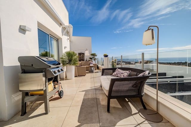 2 soverom Leilighet til salgs i Los Monteros, Marbella med svømmebasseng garasje - € 980 000 (Ref: 9343999)