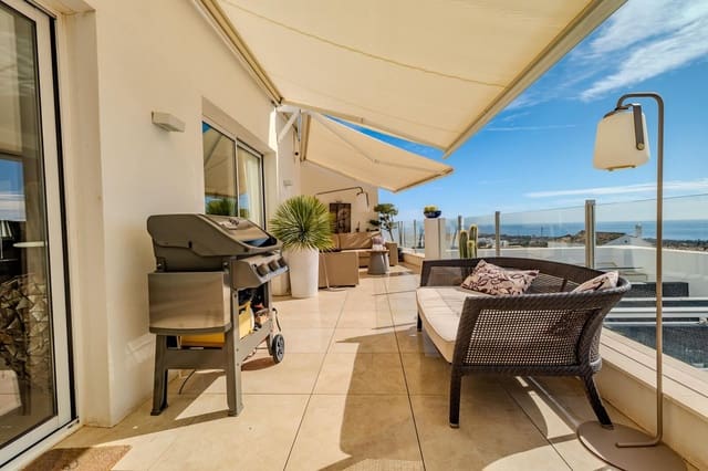 2 soverom Leilighet til salgs i Los Monteros, Marbella med svømmebasseng garasje - € 980 000 (Ref: 9343999)