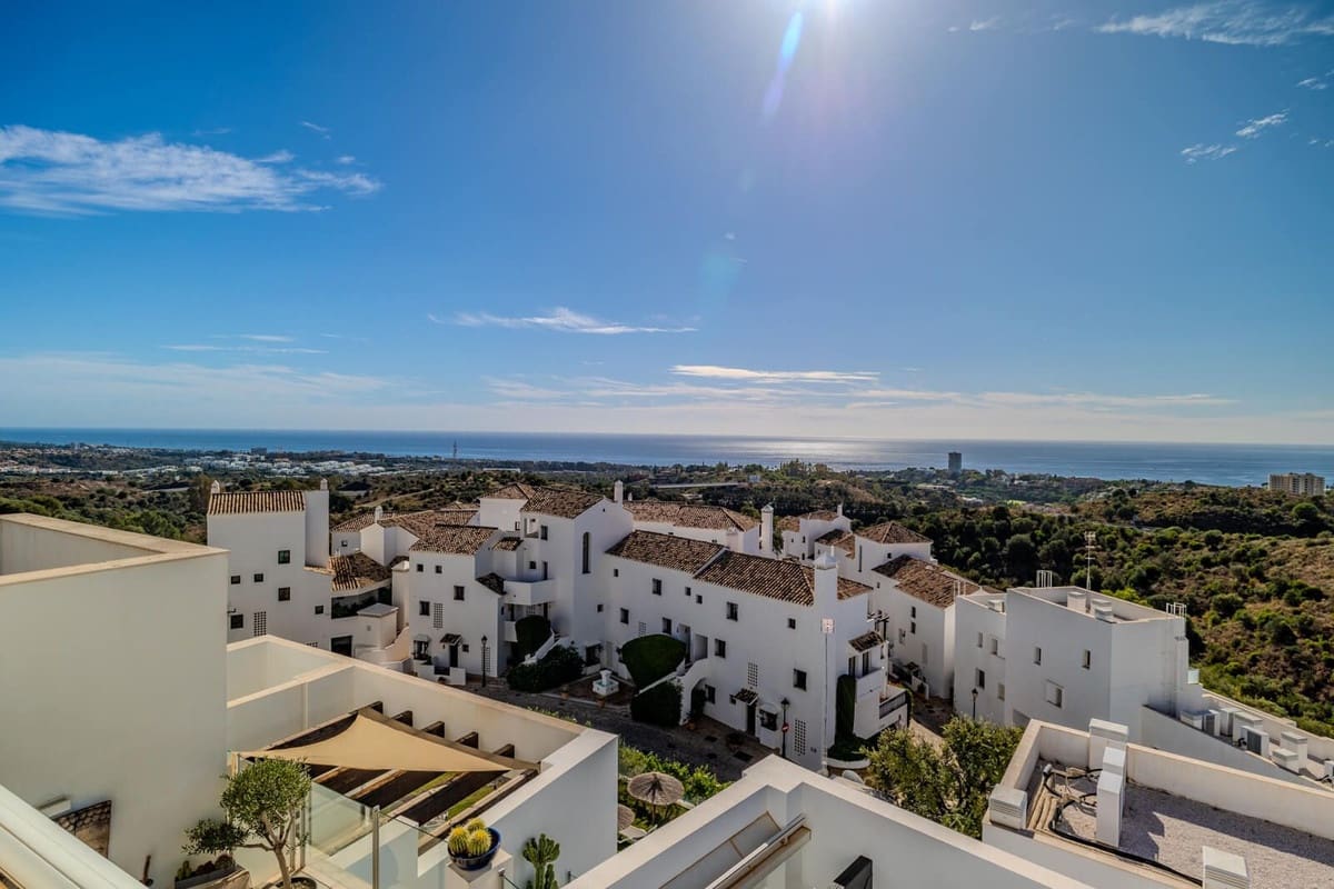 Apartamento de 2 habitaciones en Los Monteros en venta con piscina garaje - 980.000 € (Ref: 9343999)