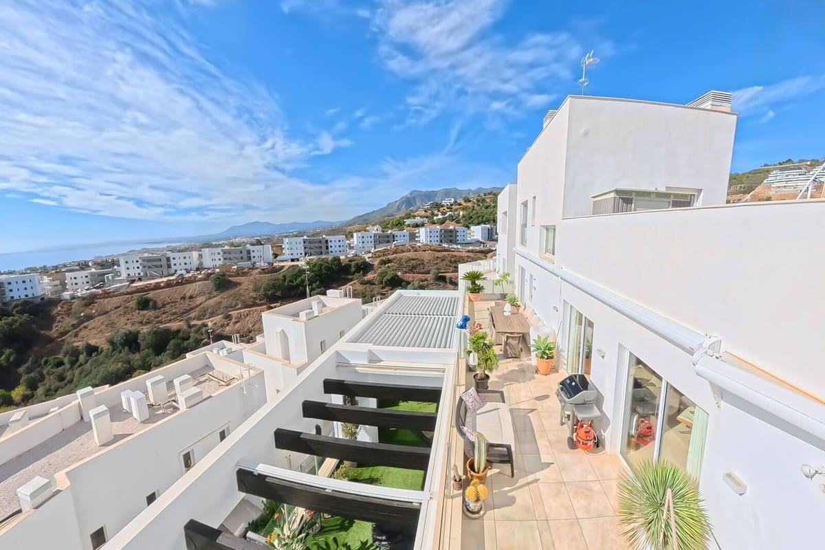 Apartamento de 2 habitaciones en Los Monteros en venta con piscina garaje - 980.000 € (Ref: 9343999)