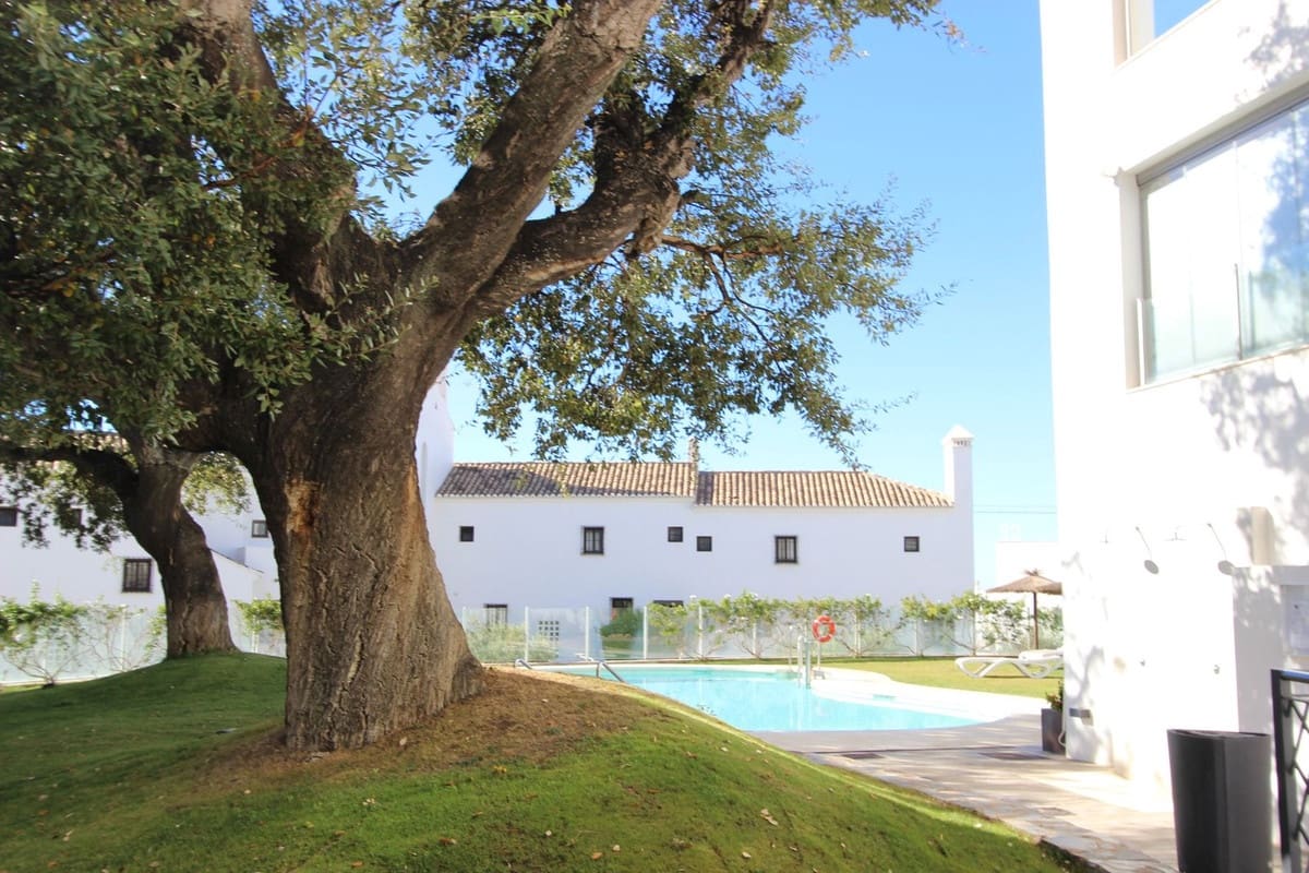 Apartamento de 2 habitaciones en Los Monteros en venta con piscina garaje - 980.000 € (Ref: 9343999)