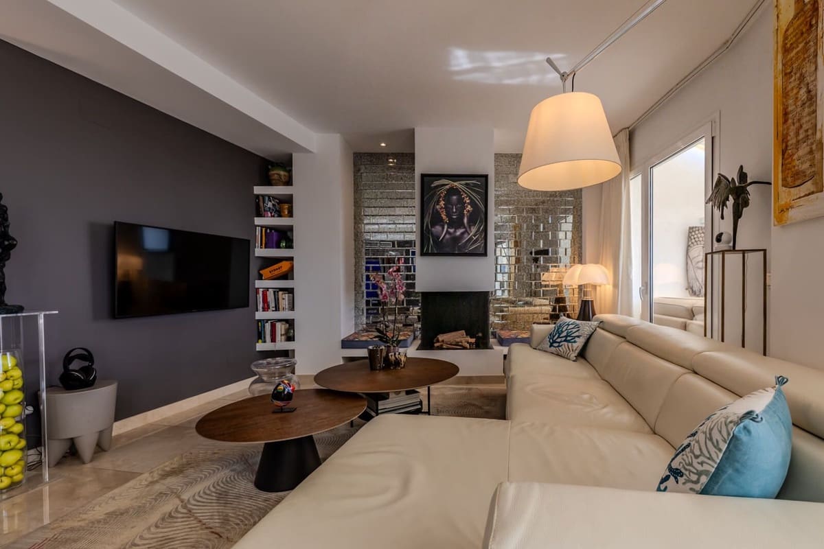 2 sovrum Lägenhet till salu i Los Monteros med pool garage - 980 000 € (Ref: 9343999)