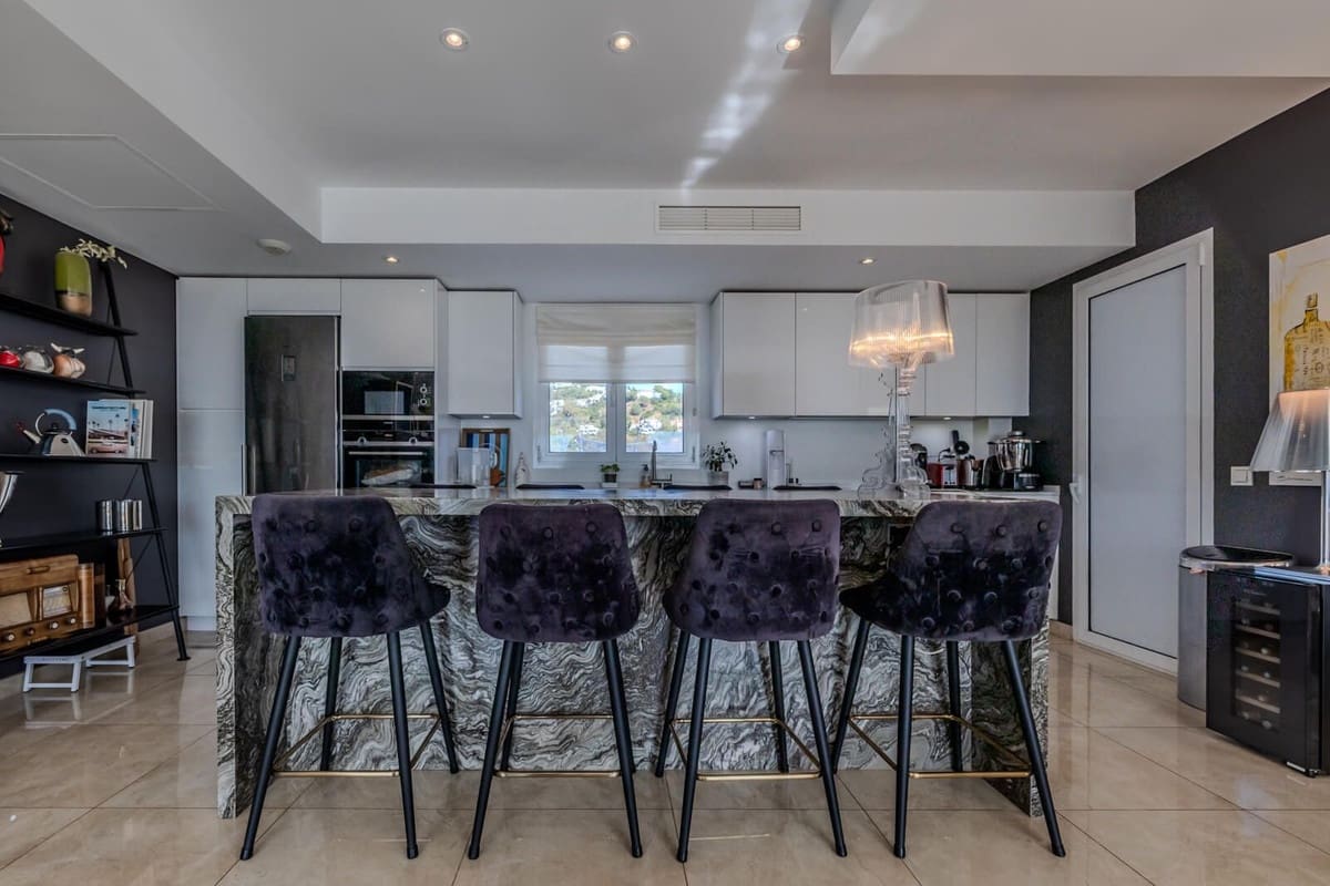 2 sovrum Lägenhet till salu i Los Monteros med pool garage - 980 000 € (Ref: 9343999)