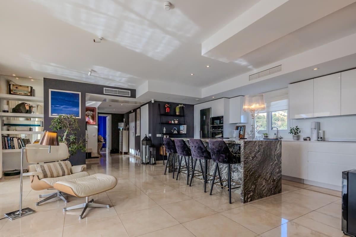 2 sovrum Lägenhet till salu i Los Monteros med pool garage - 980 000 € (Ref: 9343999)