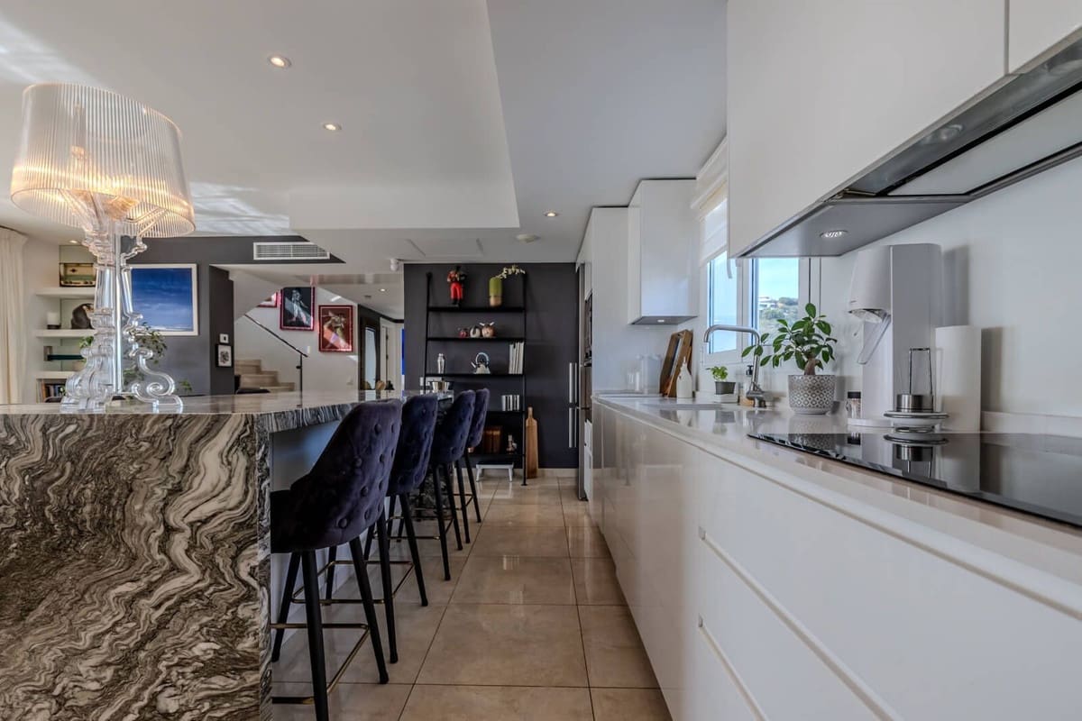 2 sovrum Lägenhet till salu i Los Monteros med pool garage - 980 000 € (Ref: 9343999)