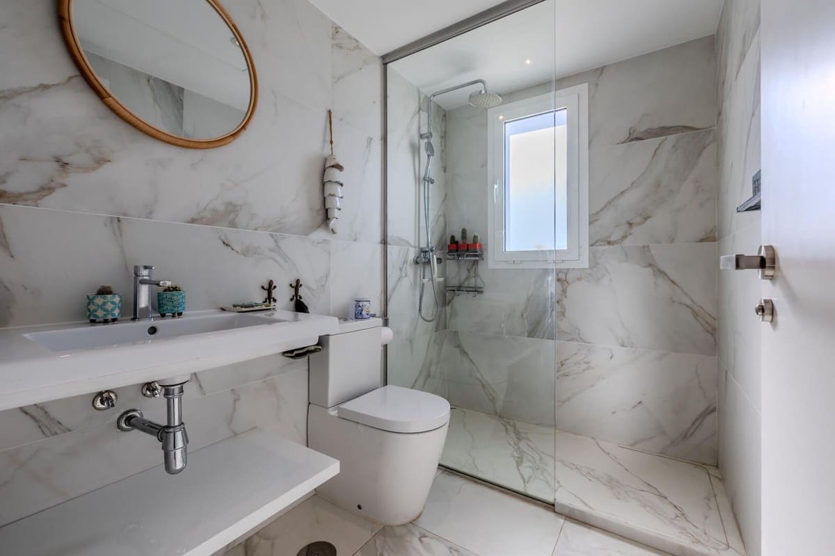 2 sovrum Lägenhet till salu i Los Monteros med pool garage - 980 000 € (Ref: 9343999)