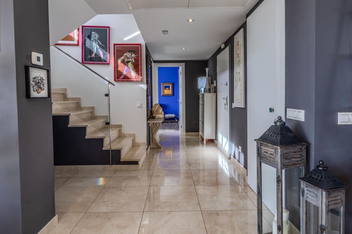 2 sovrum Lägenhet till salu i Los Monteros med pool garage - 980 000 € (Ref: 9343999)