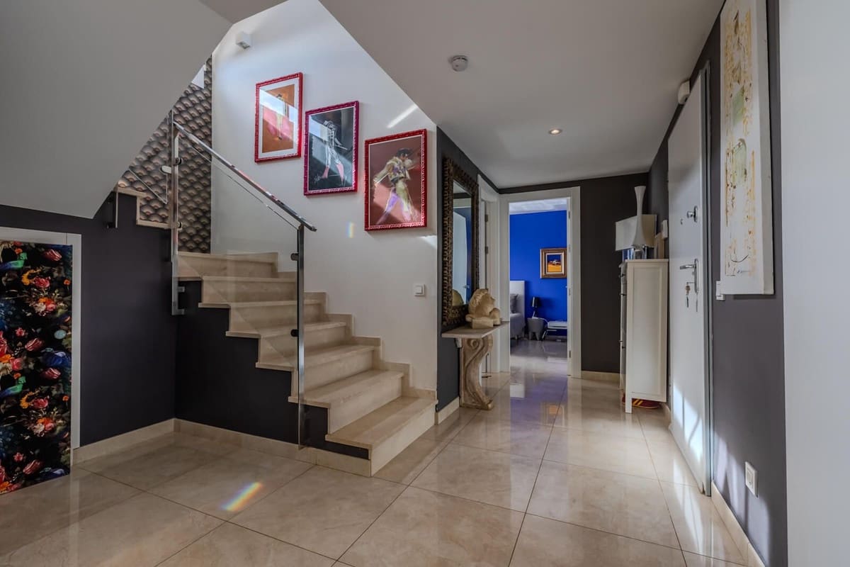 2 sovrum Lägenhet till salu i Los Monteros med pool garage - 980 000 € (Ref: 9343999)