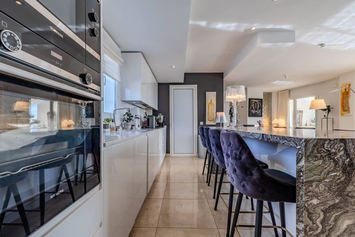 2 sovrum Lägenhet till salu i Los Monteros med pool garage - 980 000 € (Ref: 9343999)