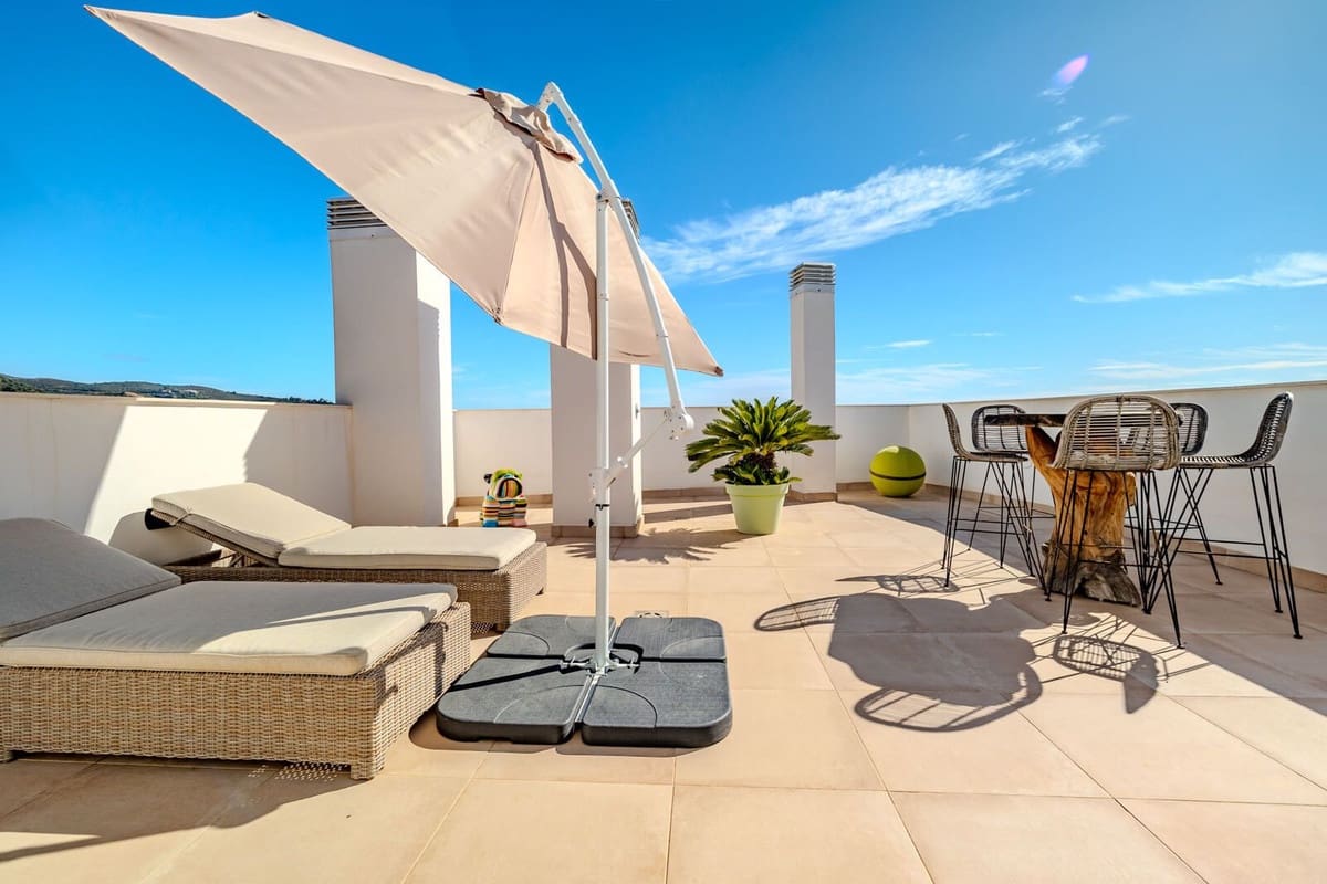 2 sovrum Lägenhet till salu i Los Monteros med pool garage - 980 000 € (Ref: 9343999)