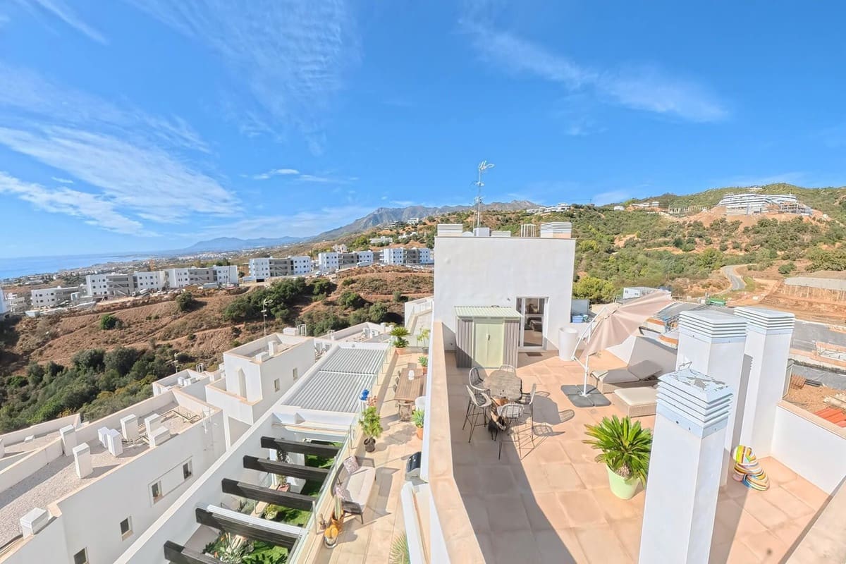 2 sovrum Lägenhet till salu i Los Monteros med pool garage - 980 000 € (Ref: 9343999)