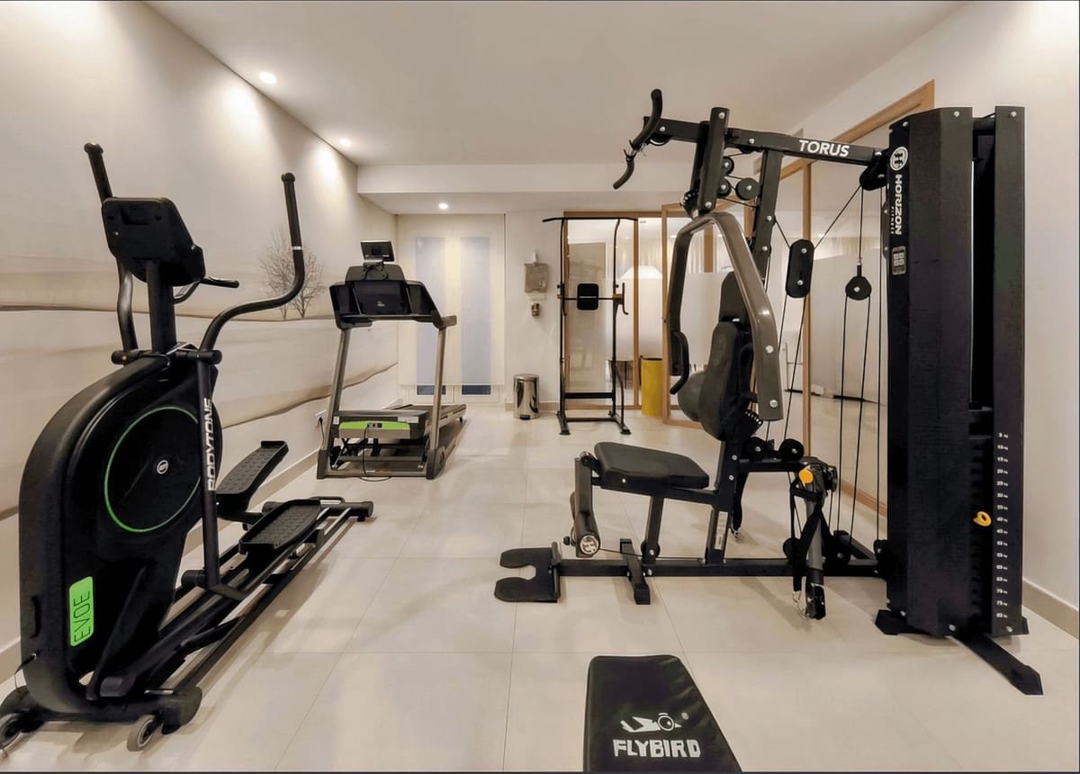 2 sovrum Lägenhet till salu i Los Monteros med pool garage - 980 000 € (Ref: 9343999)