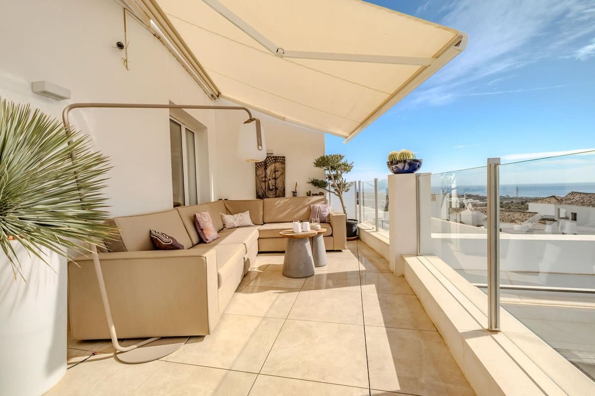 2 slaapkamer Appartement te koop in Los Monteros met zwembad garage - € 920.000 (Ref: 9343999)
