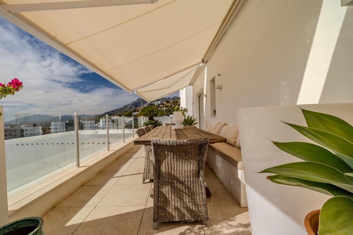 2 slaapkamer Appartement te koop in Los Monteros met zwembad garage - € 920.000 (Ref: 9343999)