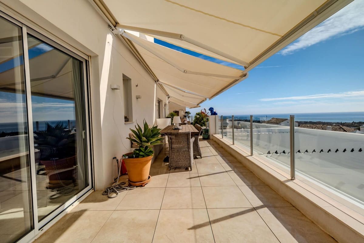2 slaapkamer Appartement te koop in Los Monteros met zwembad garage - € 920.000 (Ref: 9343999)