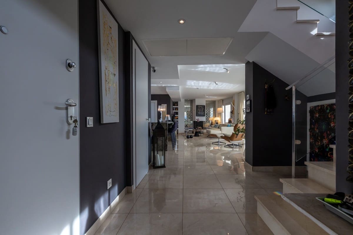 2 slaapkamer Appartement te koop in Los Monteros met zwembad garage - € 920.000 (Ref: 9343999)