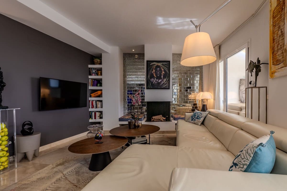 2 slaapkamer Appartement te koop in Los Monteros met zwembad garage - € 920.000 (Ref: 9343999)