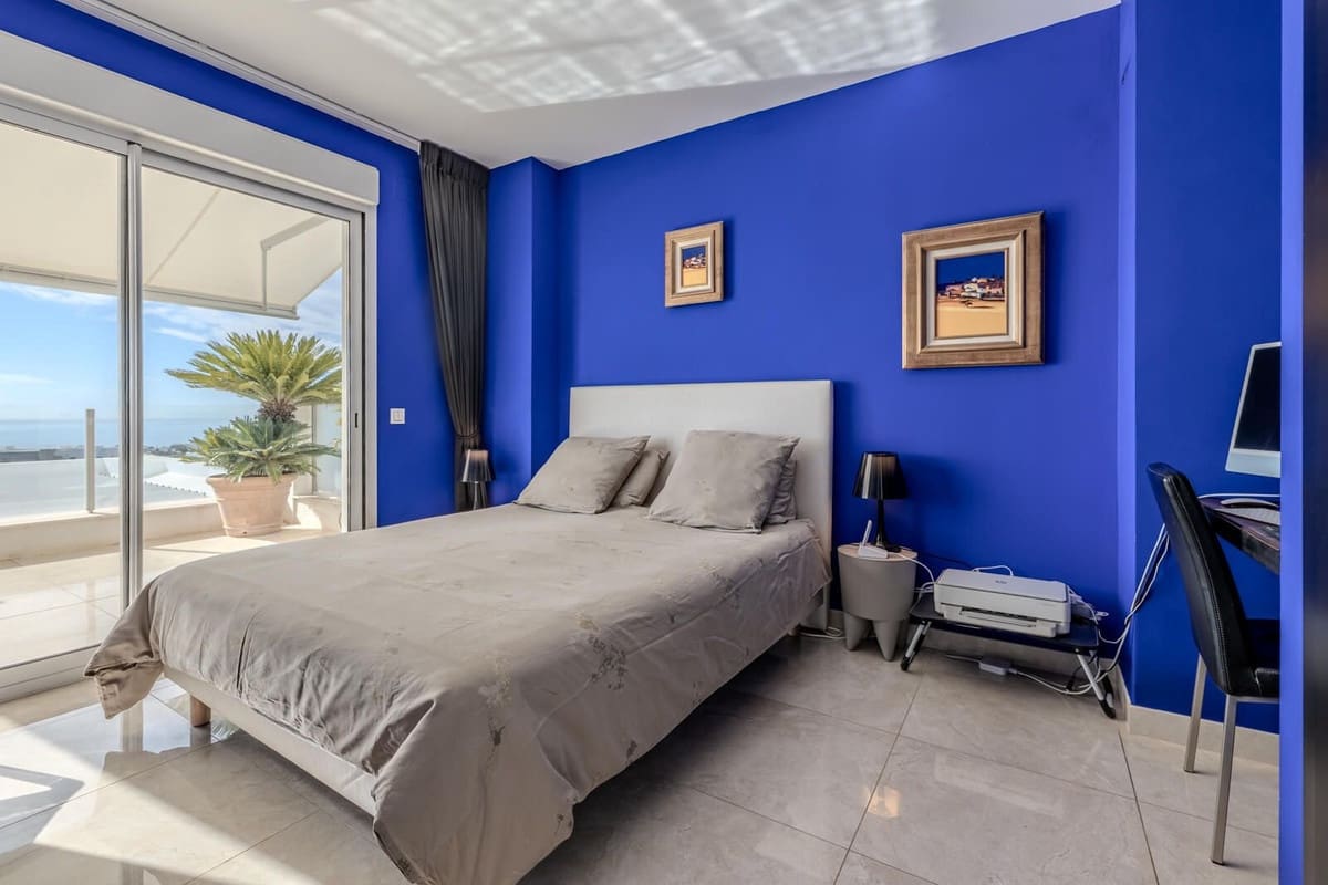2 slaapkamer Appartement te koop in Los Monteros met zwembad garage - € 920.000 (Ref: 9343999)