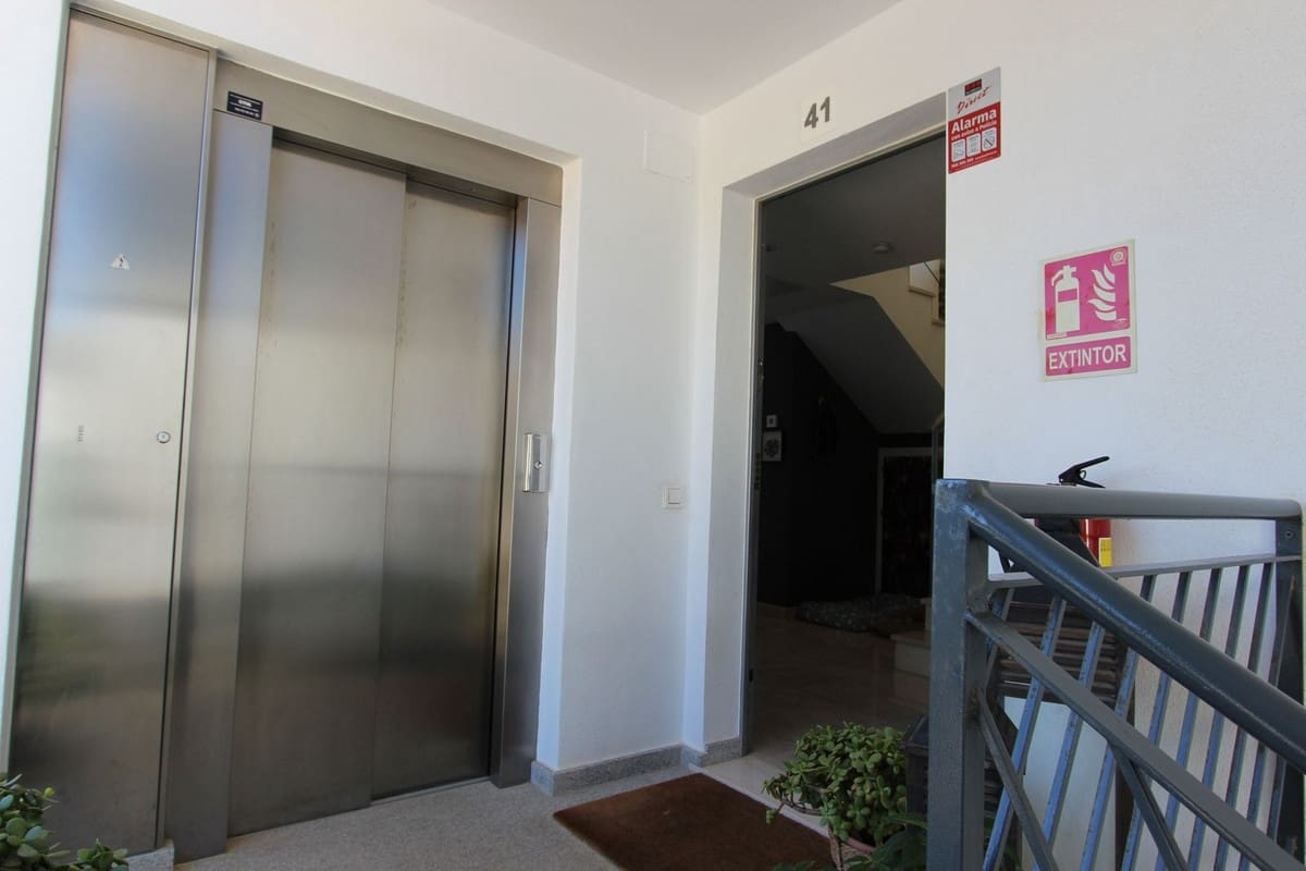 2 slaapkamer Appartement te koop in Los Monteros met zwembad garage - € 920.000 (Ref: 9343999)