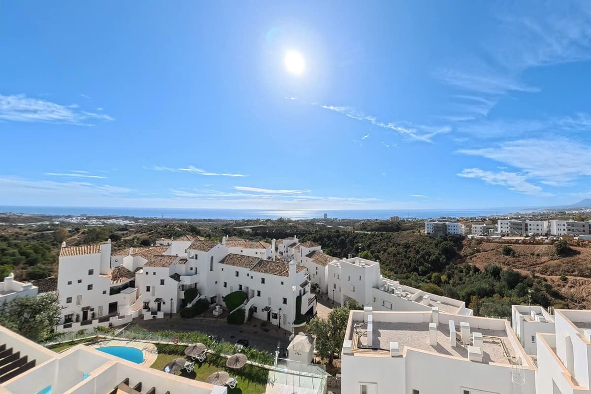 2 slaapkamer Appartement te koop in Los Monteros met zwembad garage - € 920.000 (Ref: 9343999)