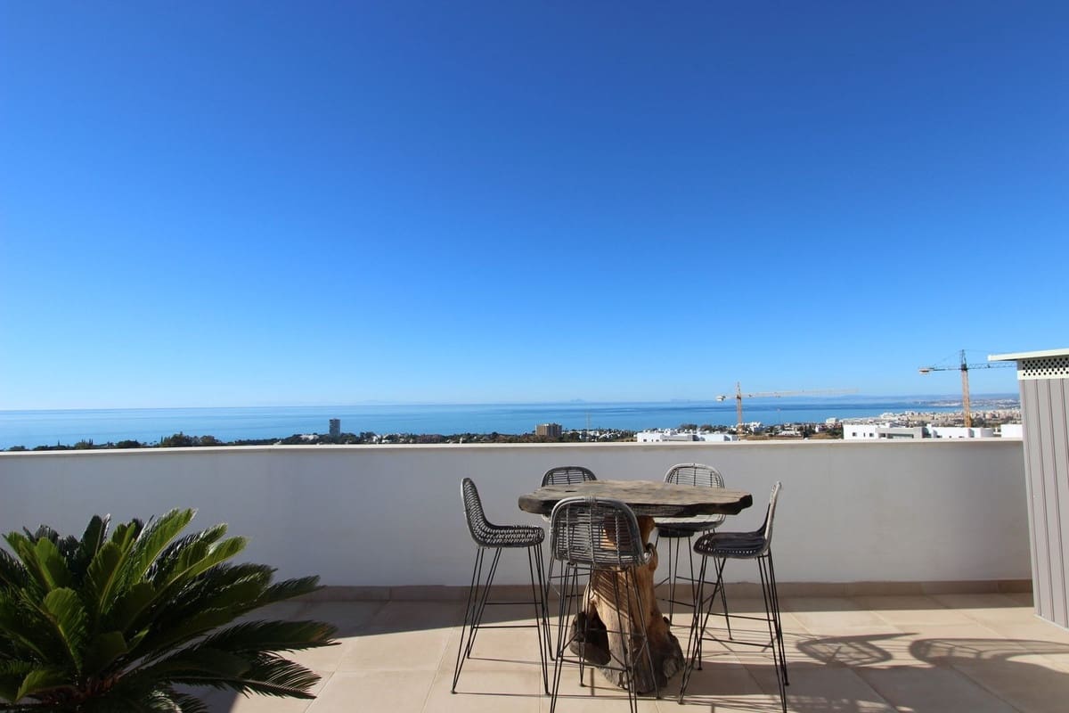 2 slaapkamer Appartement te koop in Los Monteros met zwembad garage - € 920.000 (Ref: 9343999)