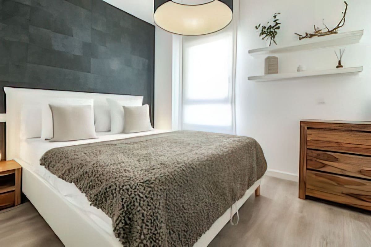 3 sypialnia Penthouse na sprzedaż w Nueva Andalucia z basenem garażem - 450 000 € (Ref: 9345281)