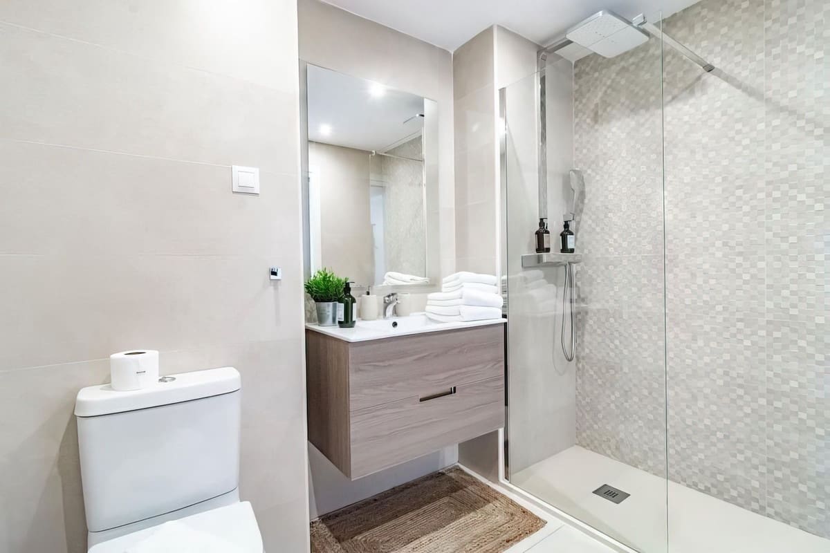 3 sypialnia Penthouse na sprzedaż w Nueva Andalucia z basenem garażem - 450 000 € (Ref: 9345281)