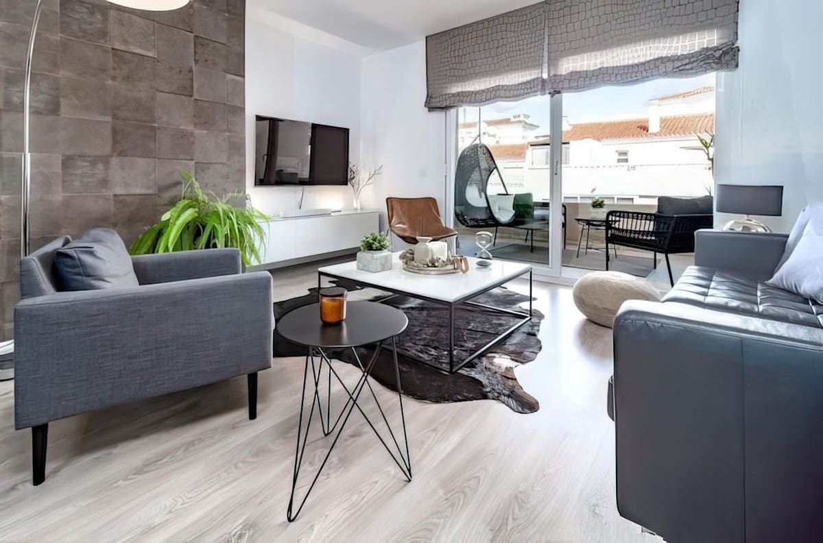 3 sypialnia Penthouse na sprzedaż w Nueva Andalucia z basenem garażem - 450 000 € (Ref: 9345281)