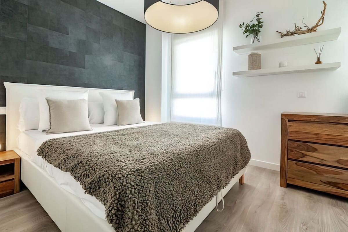 3 sypialnia Penthouse na sprzedaż w Nueva Andalucia z basenem garażem - 450 000 € (Ref: 9345281)