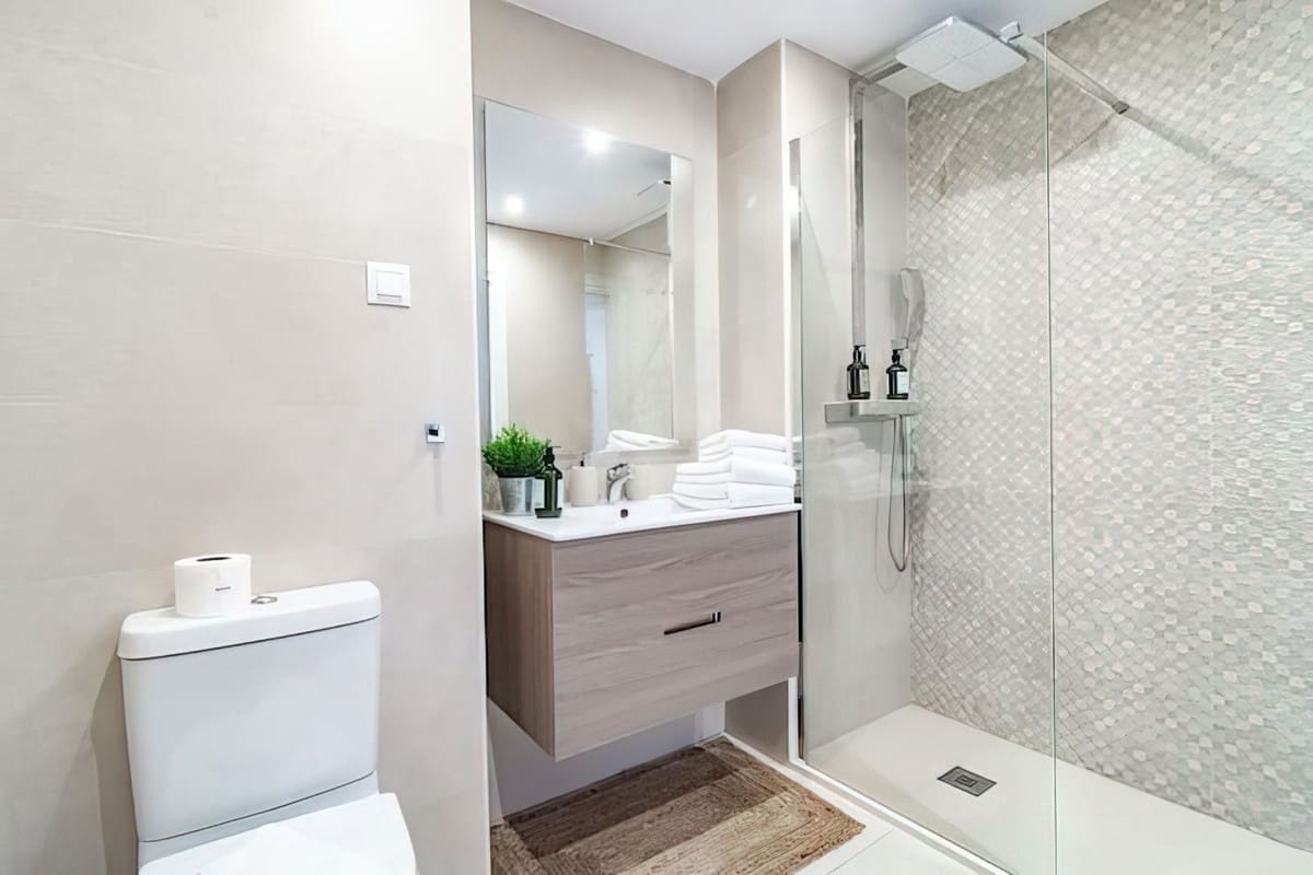 3 sypialnia Penthouse na sprzedaż w Nueva Andalucia z basenem garażem - 450 000 € (Ref: 9345281)