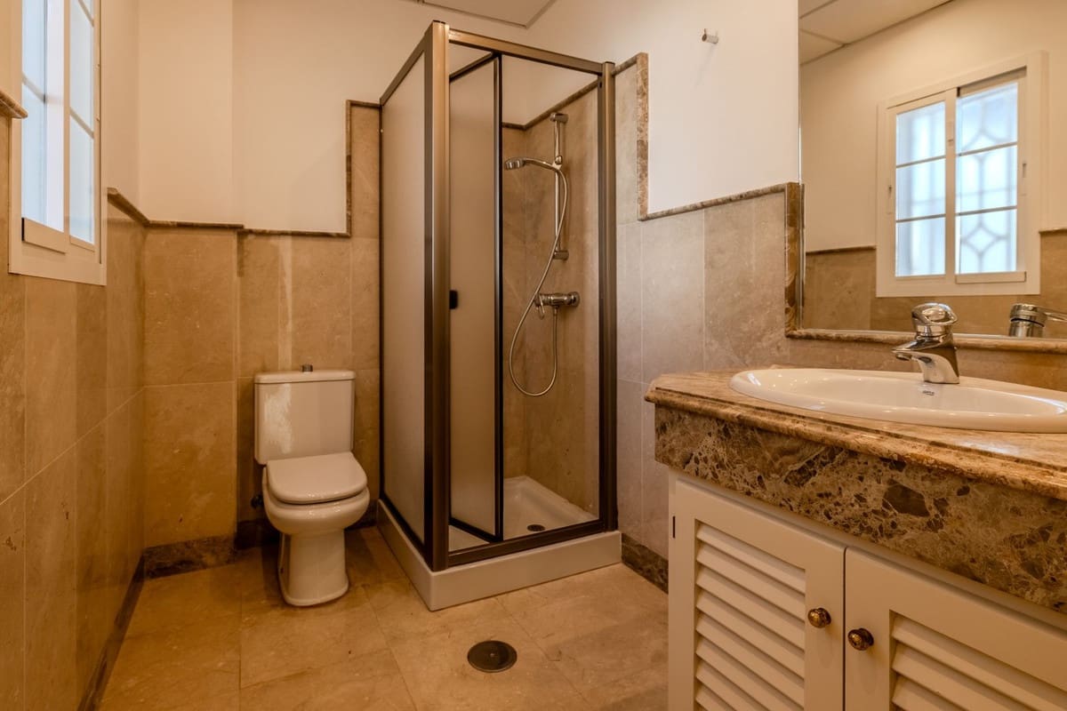 4 sypialnia Willa na sprzedaż w Sotogrande z basenem garażem - 1 950 000 € (Ref: 9378146)