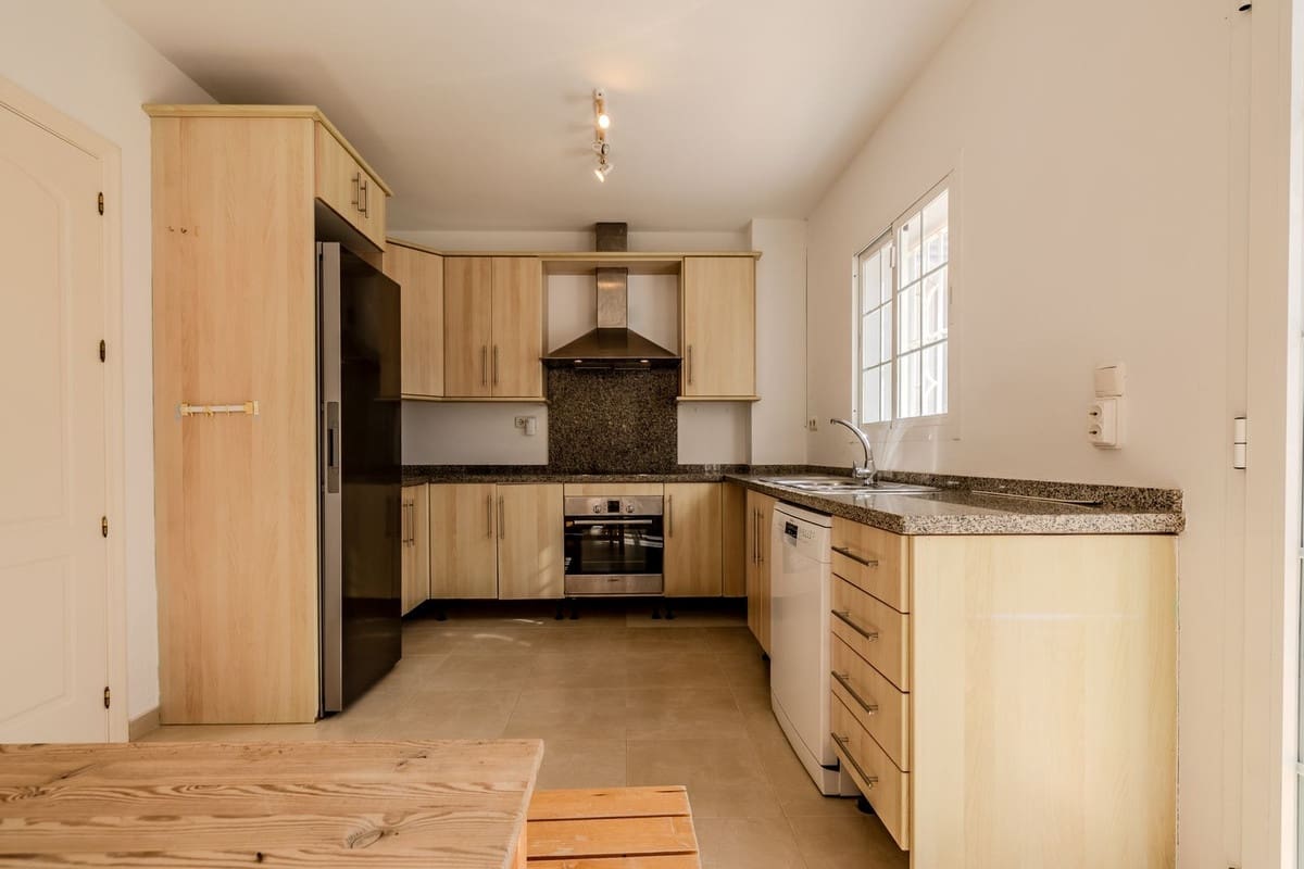 4 sypialnia Willa na sprzedaż w Sotogrande z basenem garażem - 1 950 000 € (Ref: 9378146)