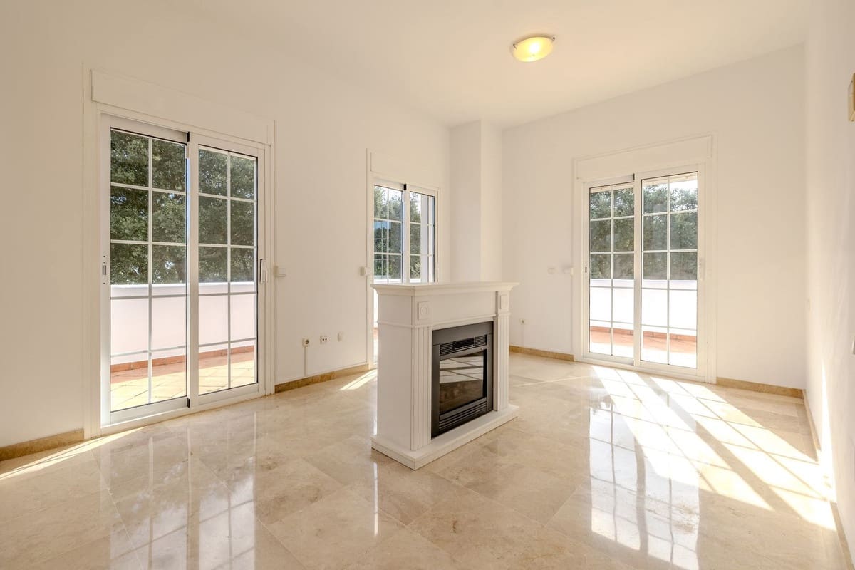 4 sypialnia Willa na sprzedaż w Sotogrande z basenem garażem - 1 950 000 € (Ref: 9378146)