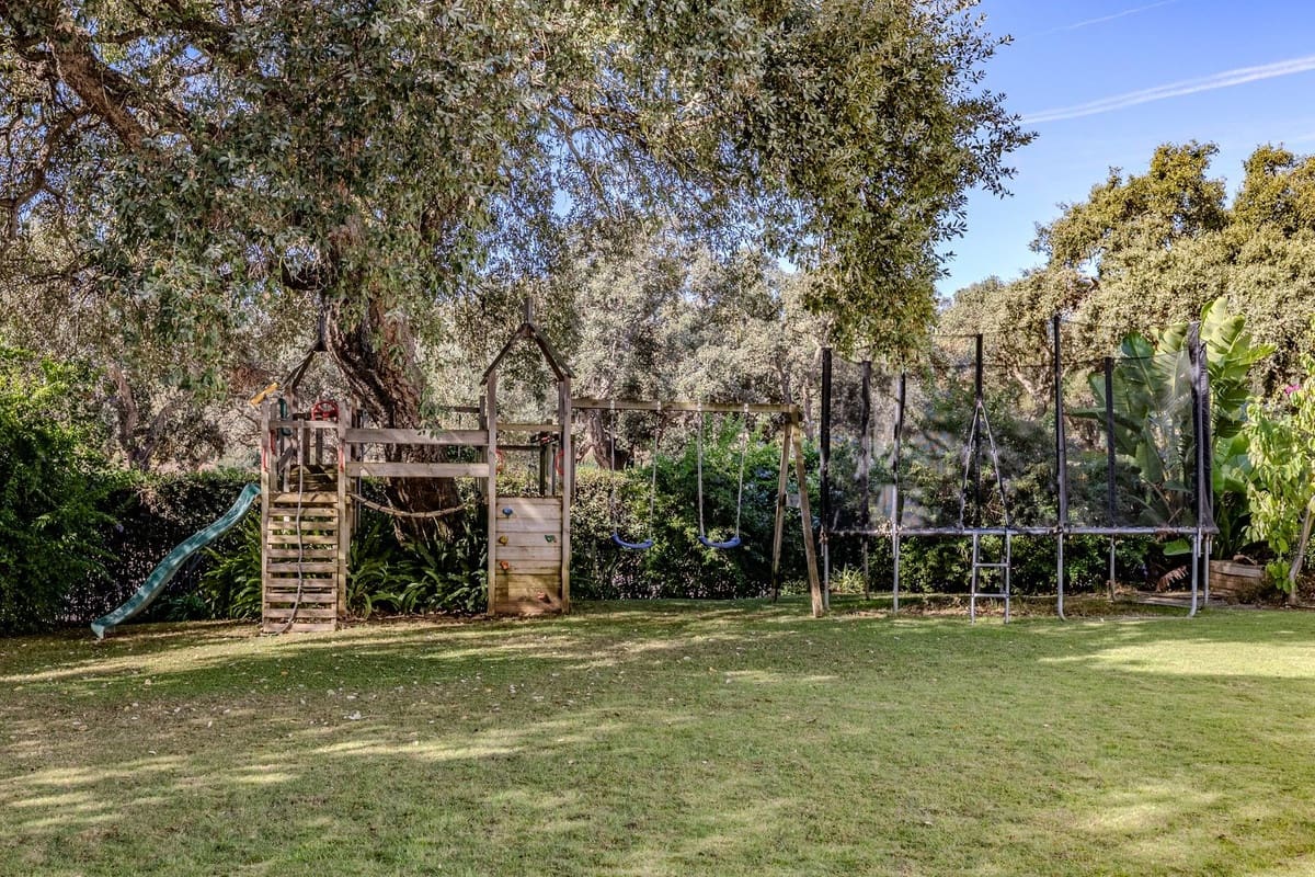 4 sypialnia Willa na sprzedaż w Sotogrande z basenem garażem - 1 950 000 € (Ref: 9378146)