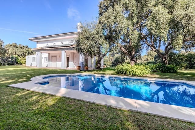 4 sypialnia Willa na sprzedaż w Sotogrande, San Roque z basenem garażem - 1 950 000 € (Ref: 9378146)