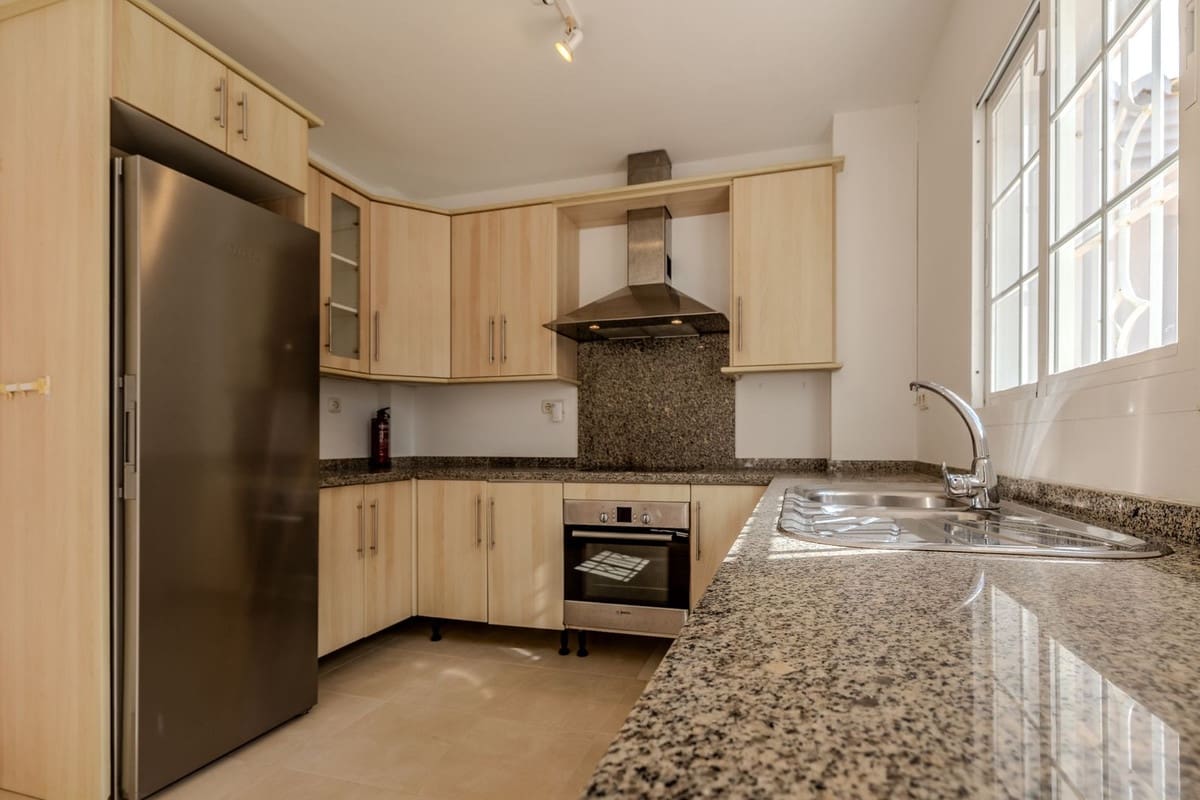 4 sypialnia Willa na sprzedaż w Sotogrande z basenem garażem - 1 950 000 € (Ref: 9378146)