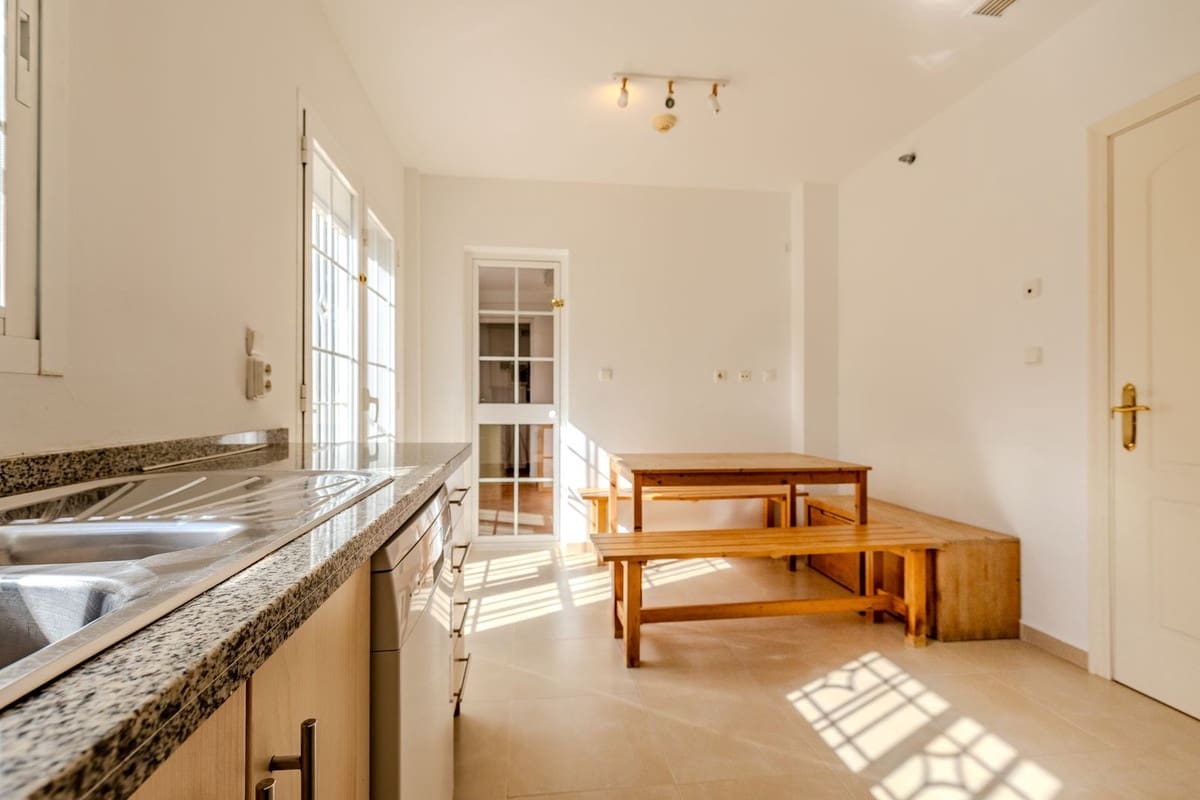 4 sypialnia Willa na sprzedaż w Sotogrande z basenem garażem - 1 950 000 € (Ref: 9378146)