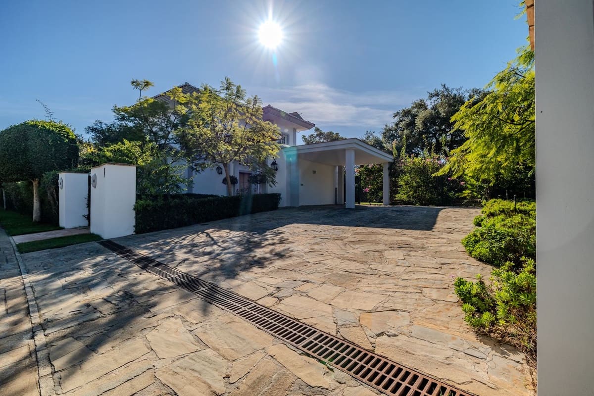 4 sypialnia Willa na sprzedaż w Sotogrande z basenem garażem - 1 950 000 € (Ref: 9378146)