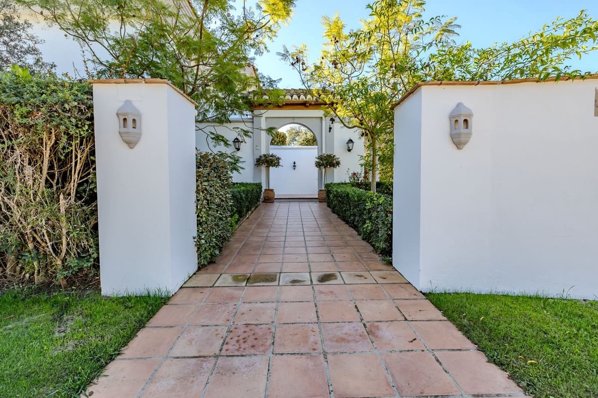 4 sypialnia Willa na sprzedaż w Sotogrande z basenem garażem - 1 950 000 € (Ref: 9378146)