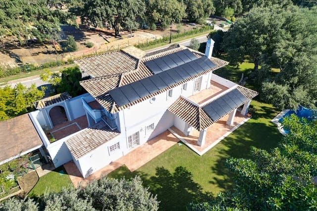 4 sypialnia Willa na sprzedaż w Sotogrande, San Roque z basenem garażem - 1 950 000 € (Ref: 9378146)
