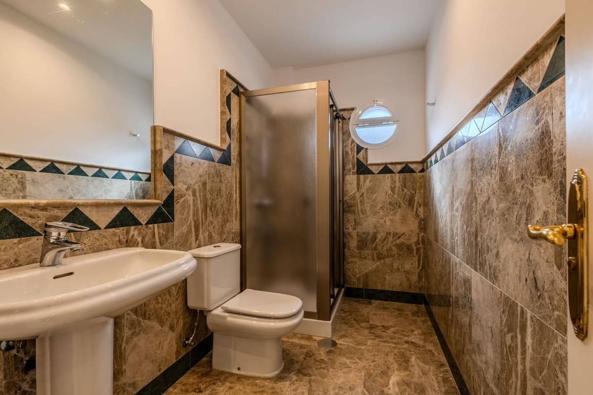 4 bedroom Villa for sale in Sotogrande with pool garage - € 1,595,000 (Ref: 9378146)