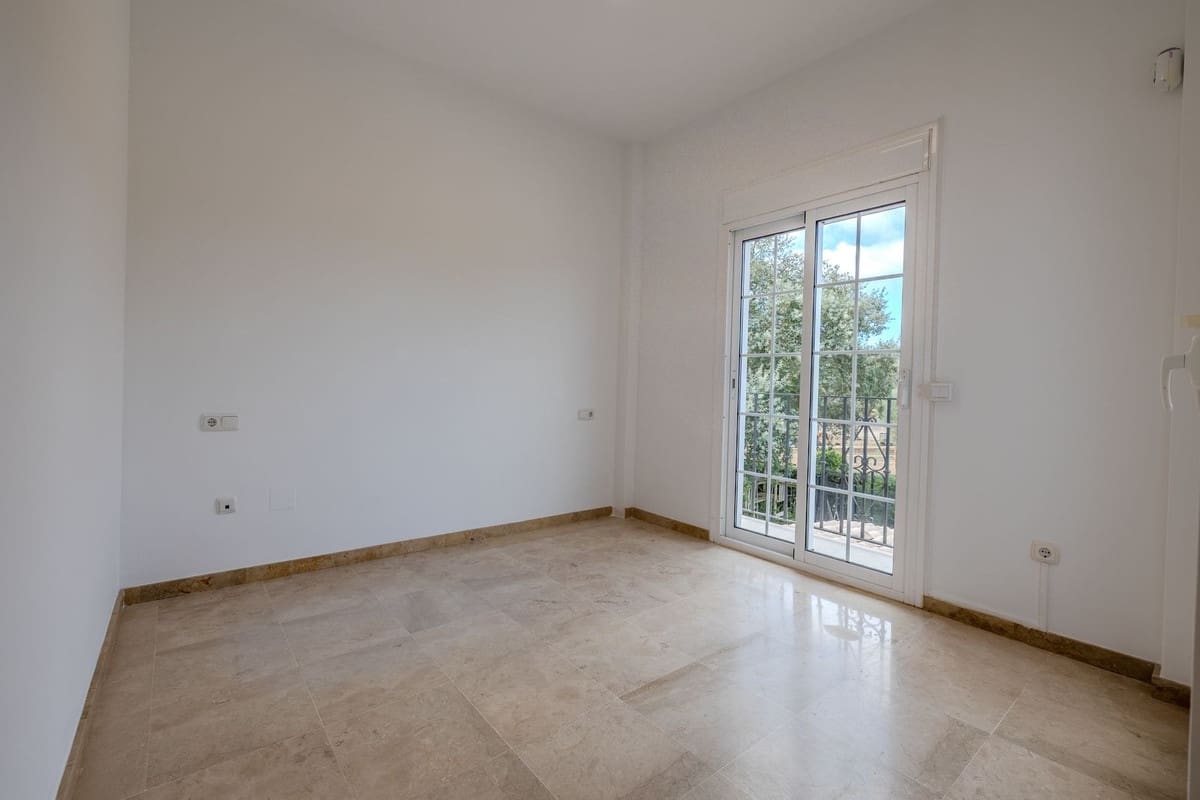 4 bedroom Villa for sale in Sotogrande with pool garage - € 1,595,000 (Ref: 9378146)