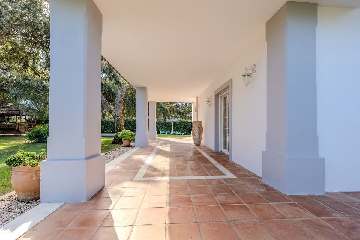 4 bedroom Villa for sale in Sotogrande with pool garage - € 1,595,000 (Ref: 9378146)