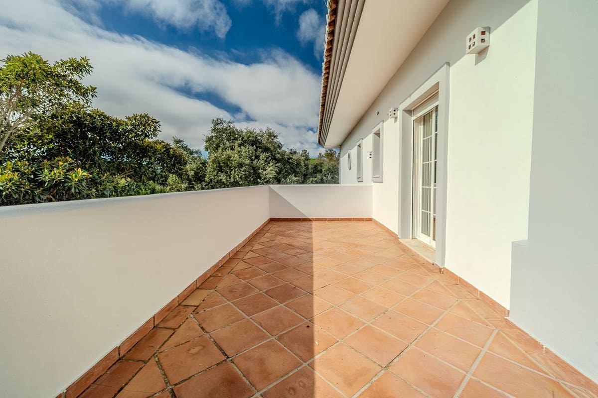 4 bedroom Villa for sale in Sotogrande with pool garage - € 1,595,000 (Ref: 9378146)