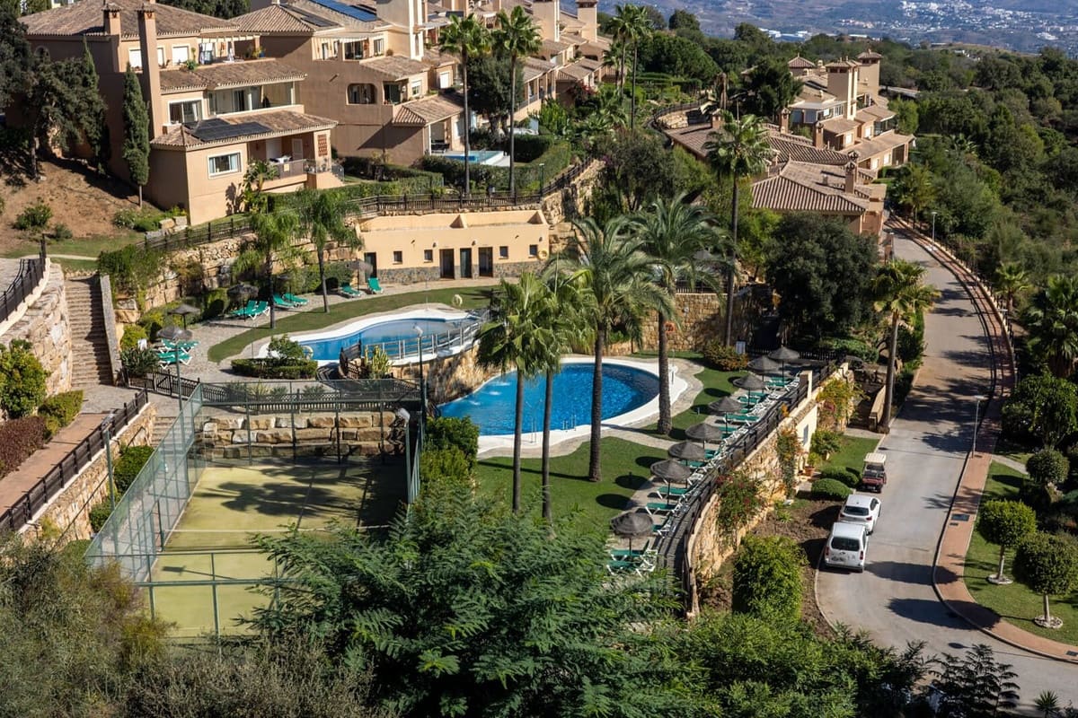 3 bedroom Penthouse for sale in La Mairena with pool - € 435,000 (Ref: 9383601)