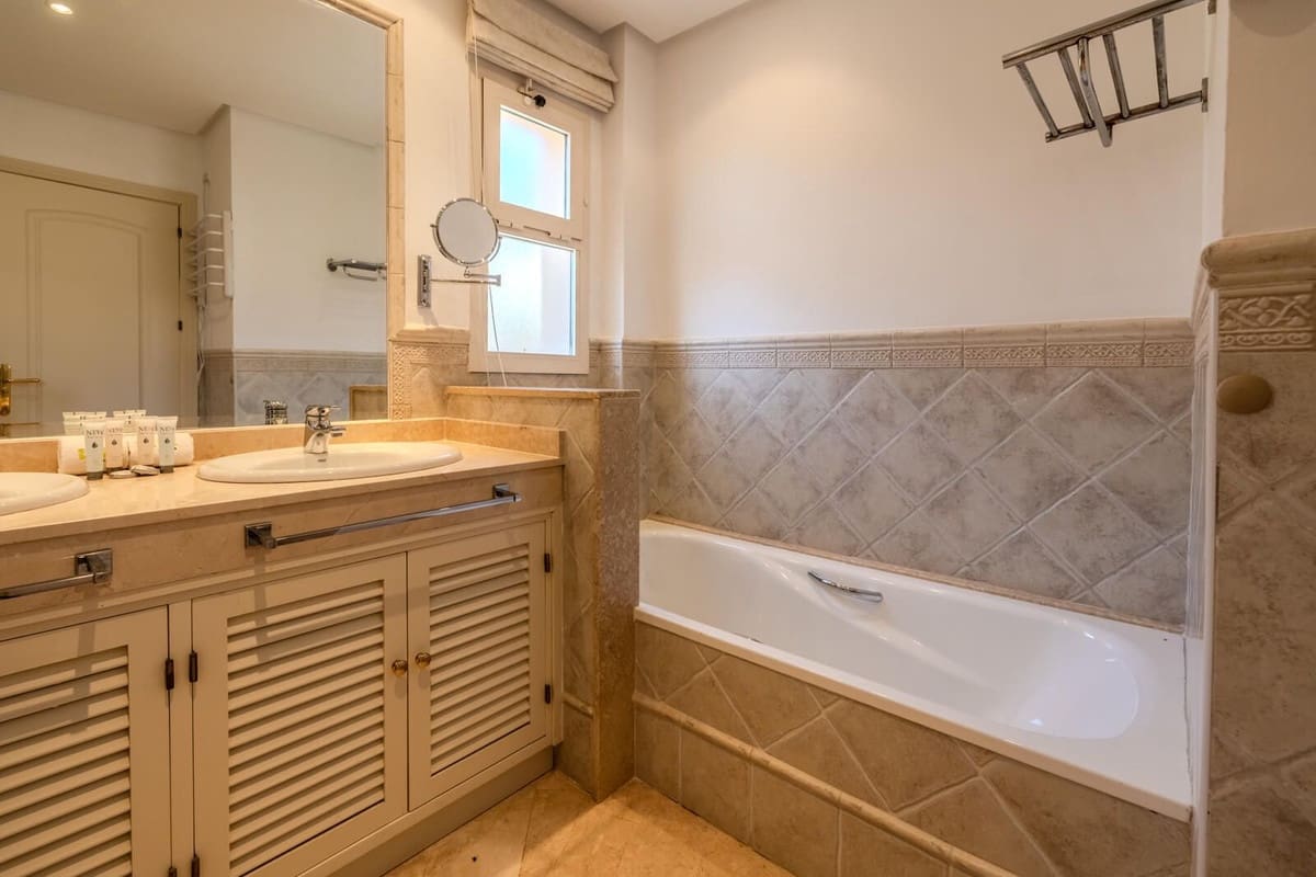 3 soveværelse Penthouse til salg i La Mairena med swimmingpool garage - € 435.000 (Ref: 9383601)