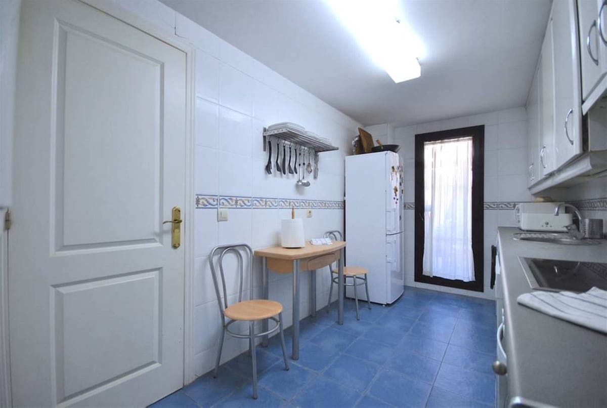 Apartamento de 3 habitaciones en Aloha Golf en venta con piscina garaje - 610.000 € (Ref: 9421755)