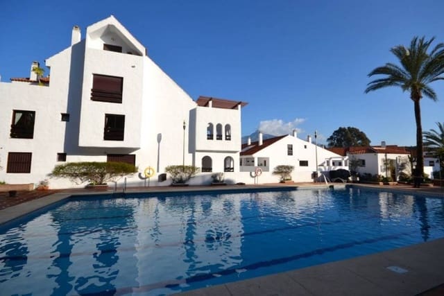 3 makuuhuone Huoneisto myytävänä paikassa Aloha Golf, Marbella mukana uima-altaan 
autotalli - 610 000 € (Ref: 9421755)